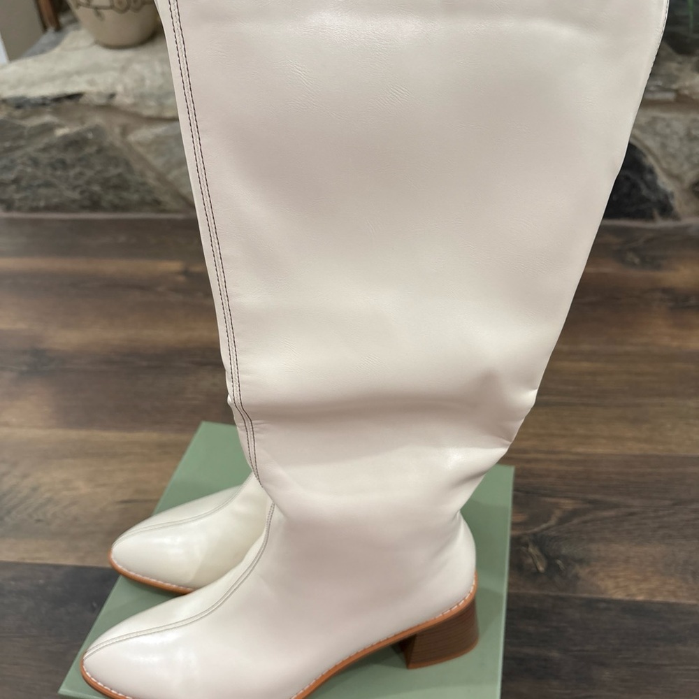 Women's Knee-High Heeled Boots in Off-White